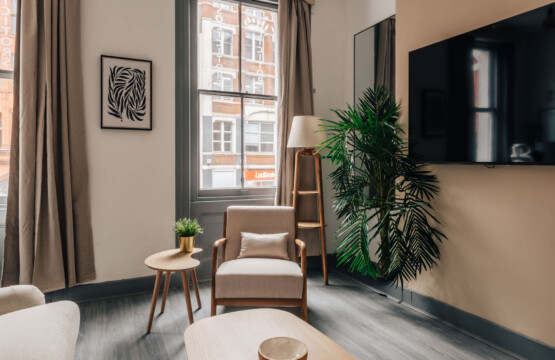 Short-term apartments for rent in London a view of the living room in an apartment from remotlys in London